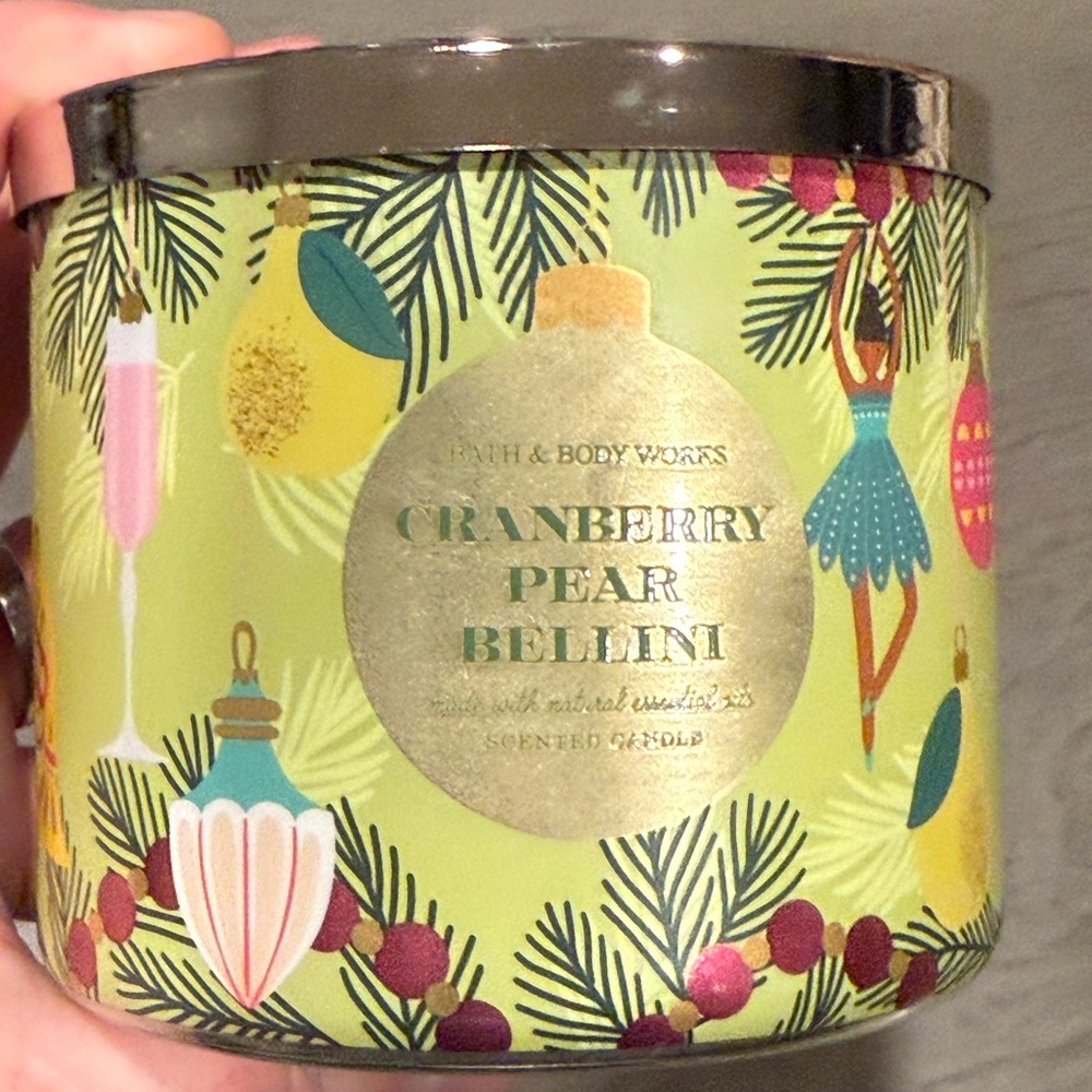 Bath & Body Works Festive Green Candle